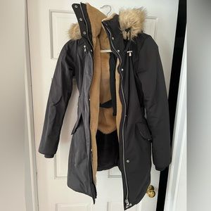 Zara midi puffer jacket with fur trim and interior. Size XS.